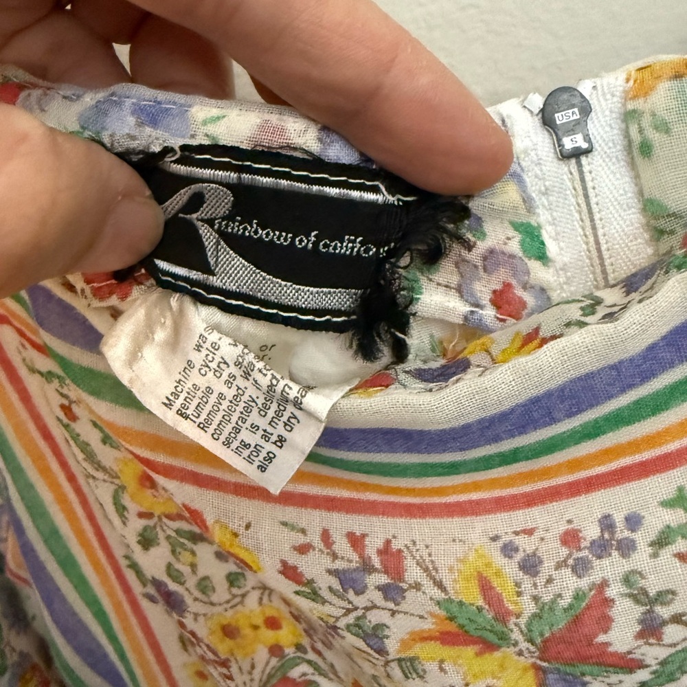 VINTAGE!-{Rainbow of California}-Size: S-Floral Multicolor Dress with Red Belt - Picture 5 of 9